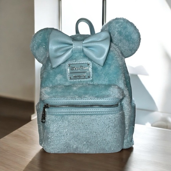 ⭐️NWT⭐️ Disney Parks Minnie Mouse Plush Loungefly Mini Backpack - Picture 1 of 8